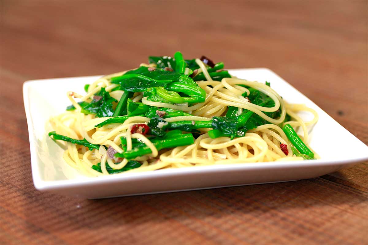 ケール花芽とアンチョビパスタ